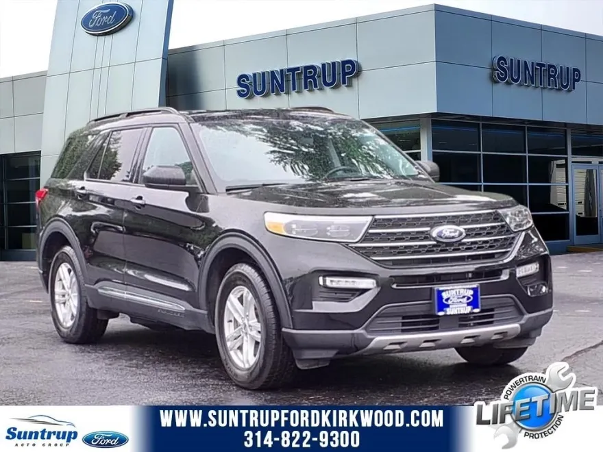 2023 Ford Explorer XLT photo 1