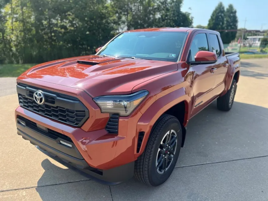 2025 Toyota Tacoma TRD Sport Double Cab photo 1