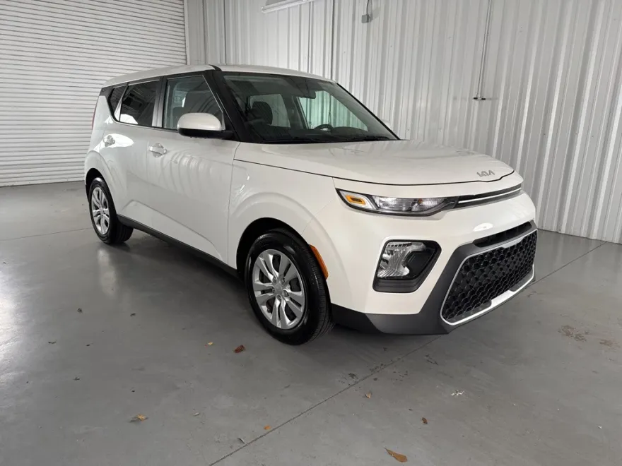 2022 Kia Soul LX photo 1