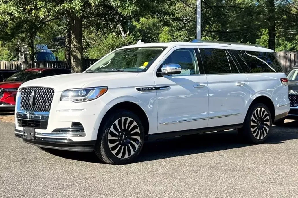2023 Lincoln Navigator Black Label photo 1