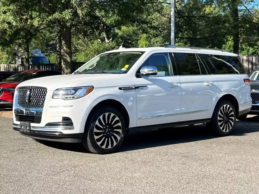 2023 Lincoln Navigator Black Label photo 1