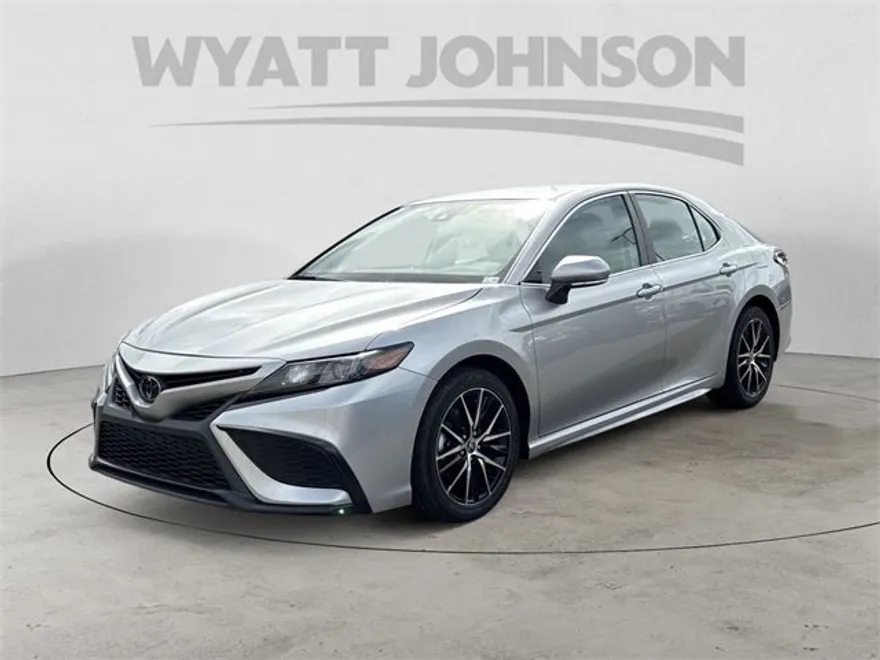 2024 Toyota Camry SE photo 1