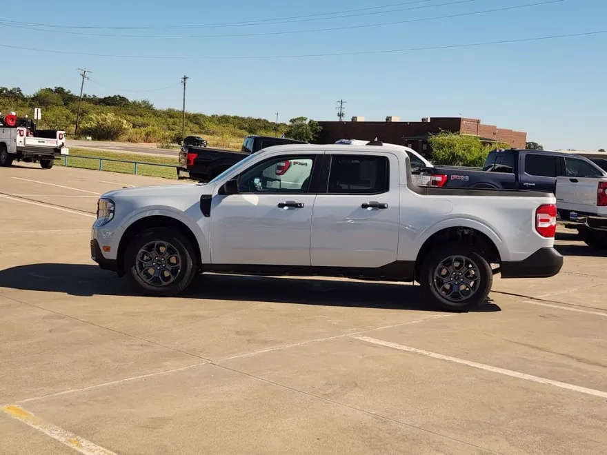 2025 Ford Maverick XLT photo 1