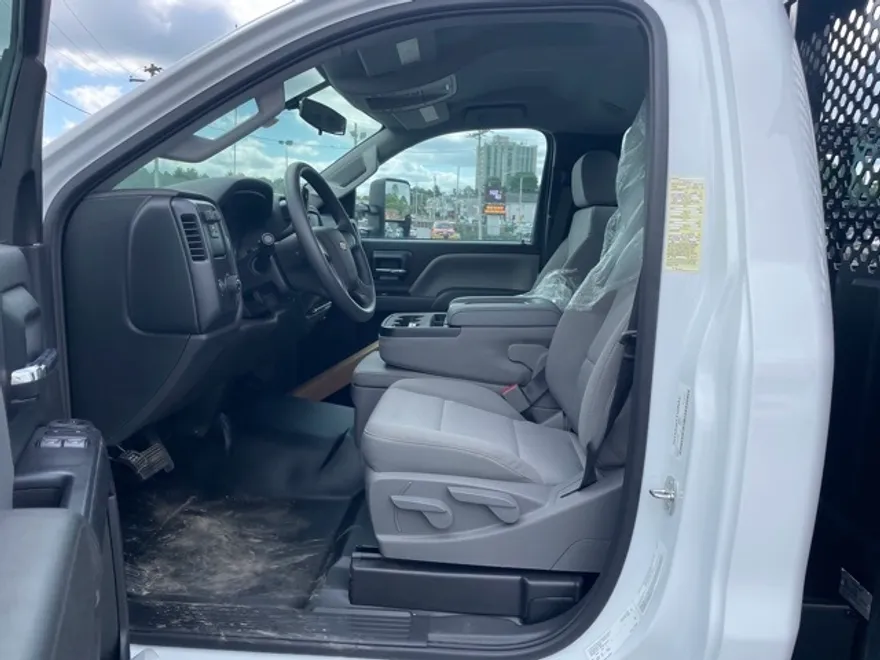 2023 Chevrolet Silverado 5500HD Work Truck photo 1