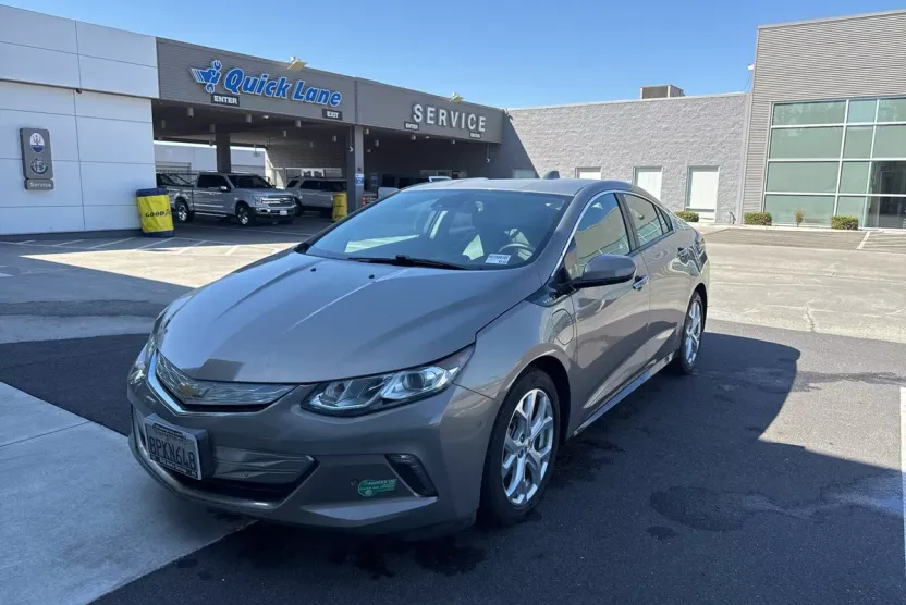 2017 Chevrolet Volt Premier photo 1