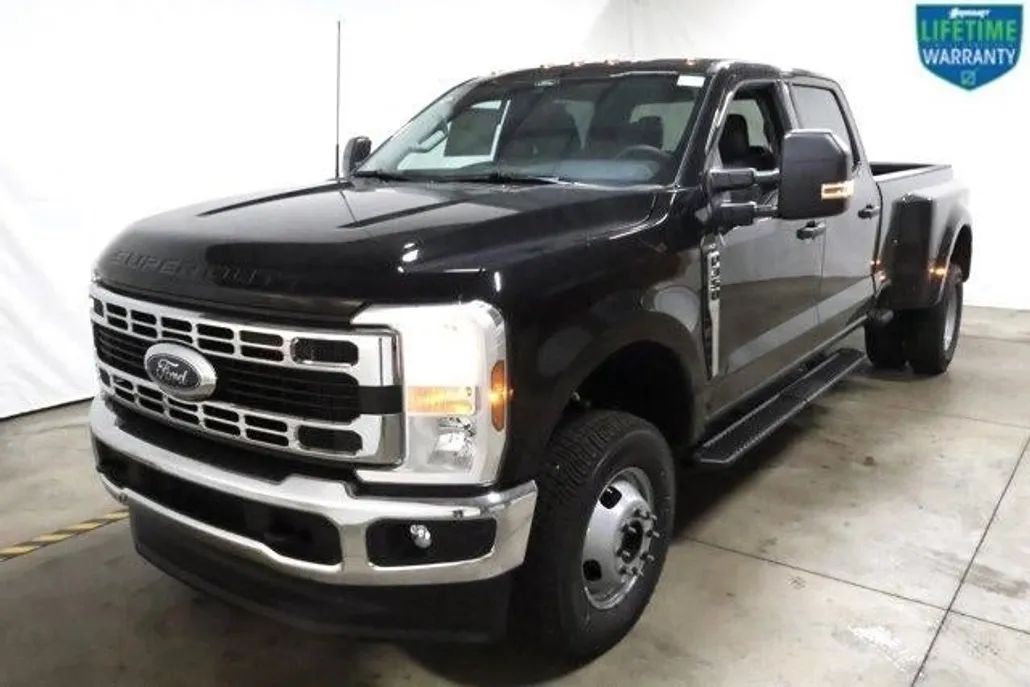 2025 Ford F-350 XLT photo 1
