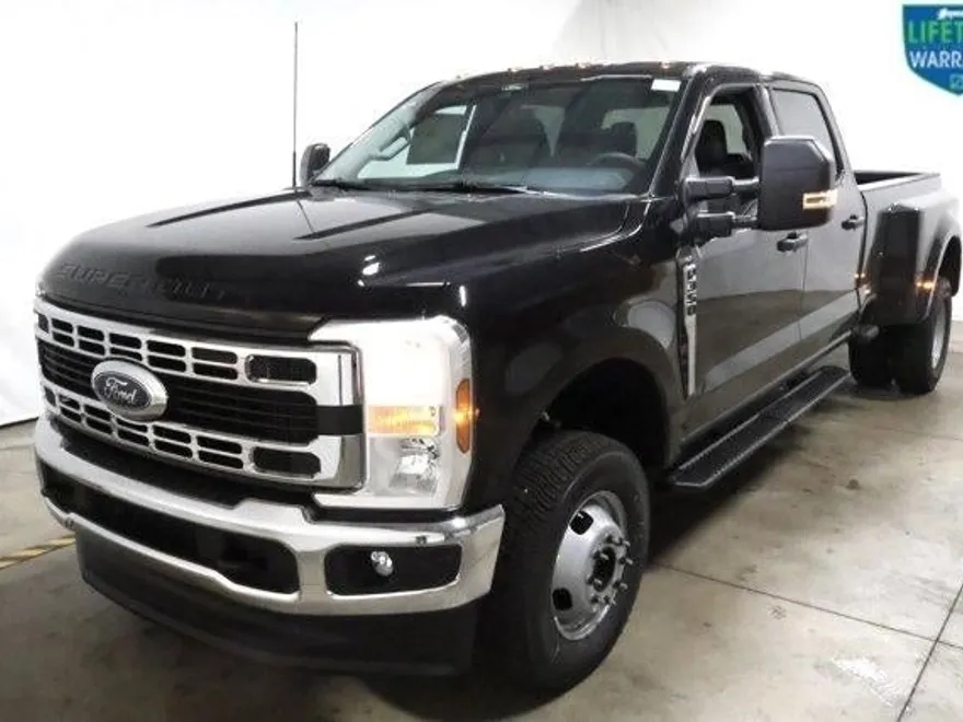 2025 Ford F-350 XLT photo 1