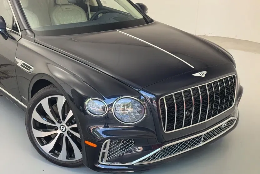2026 Bentley Flying Spur Azure photo 1