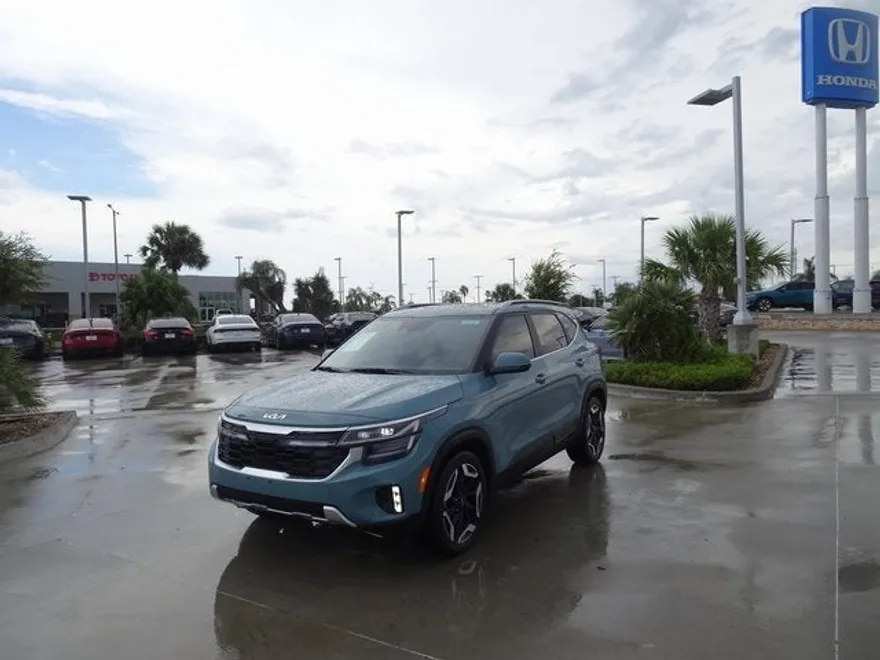 2024 Kia Seltos SX photo 1