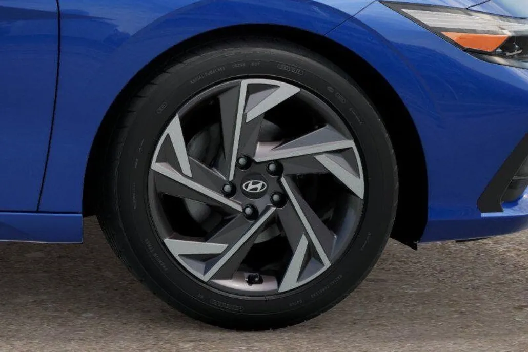 2025 Hyundai Elantra SEL Sport photo 1