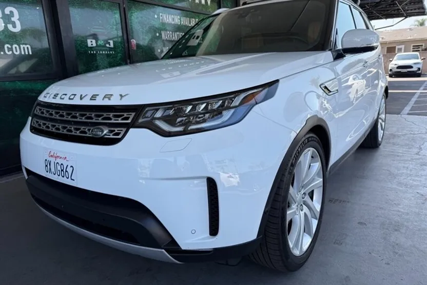 2017 Land Rover Discovery HSE Luxury photo 1