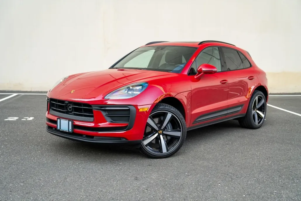 2025 Porsche Macan photo 1
