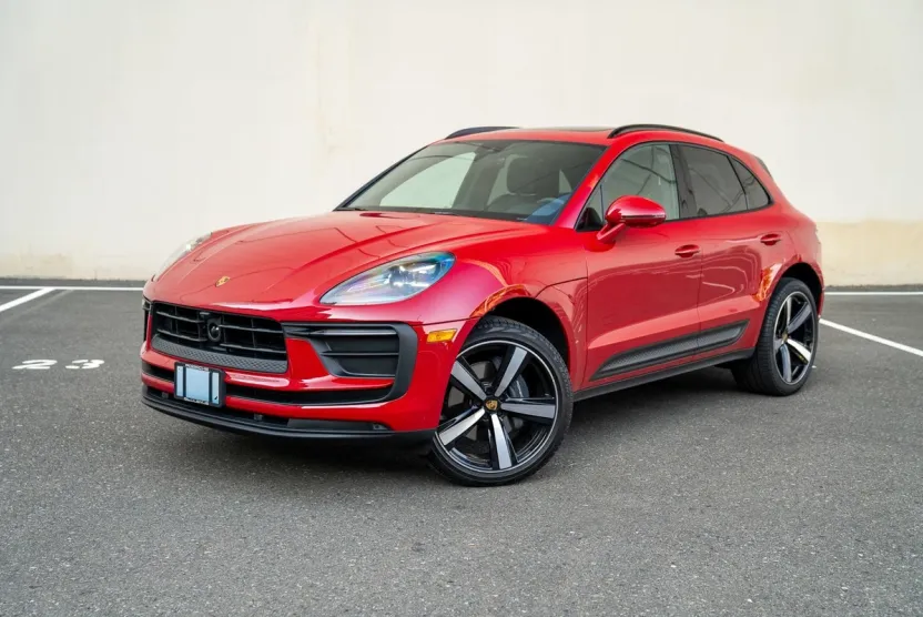 2025 Porsche Macan photo 1