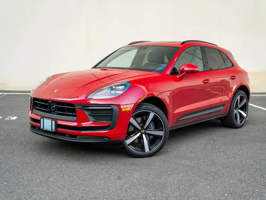 2025 Porsche Macan photo 1