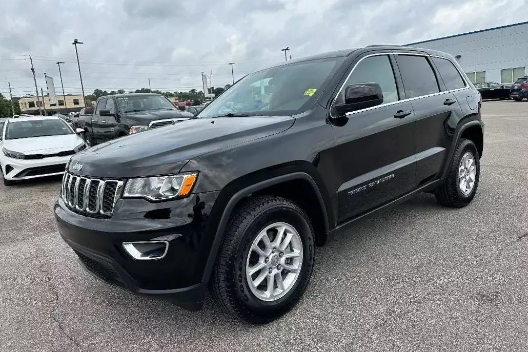 2019 Jeep Grand Cherokee Laredo photo 1