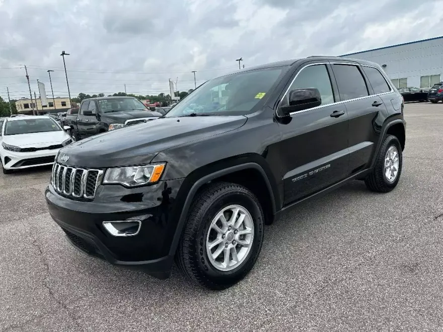 2019 Jeep Grand Cherokee Laredo photo 1