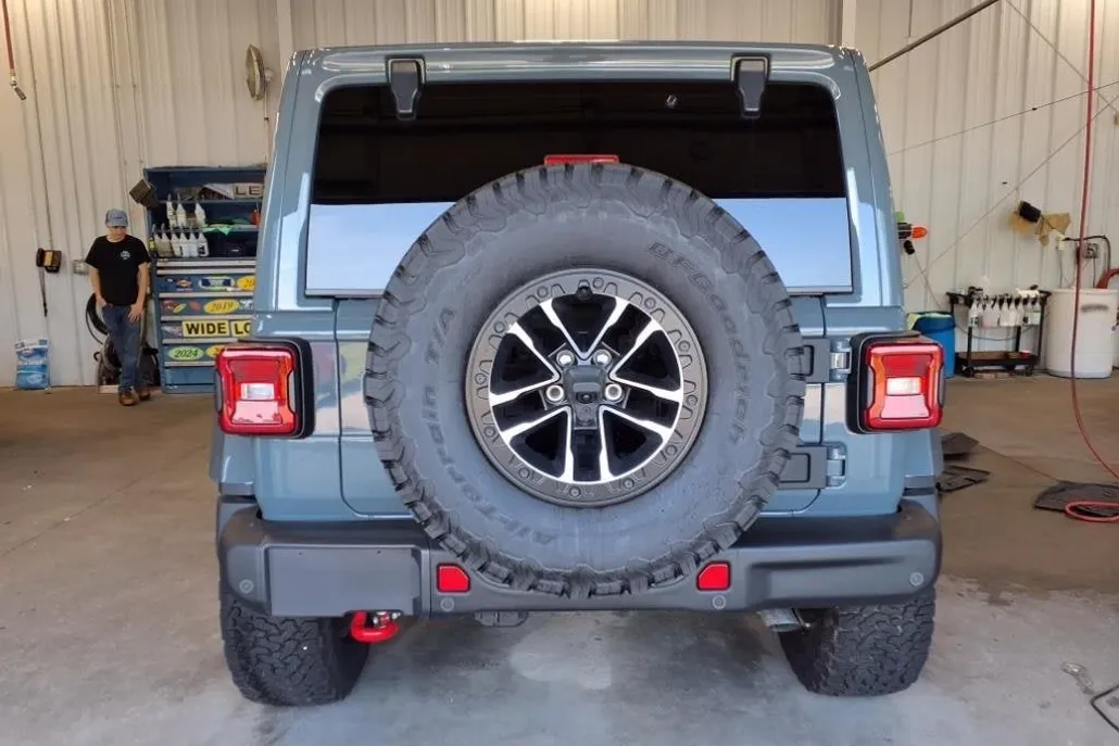 2025 Jeep Wrangler Rubicon X photo 1