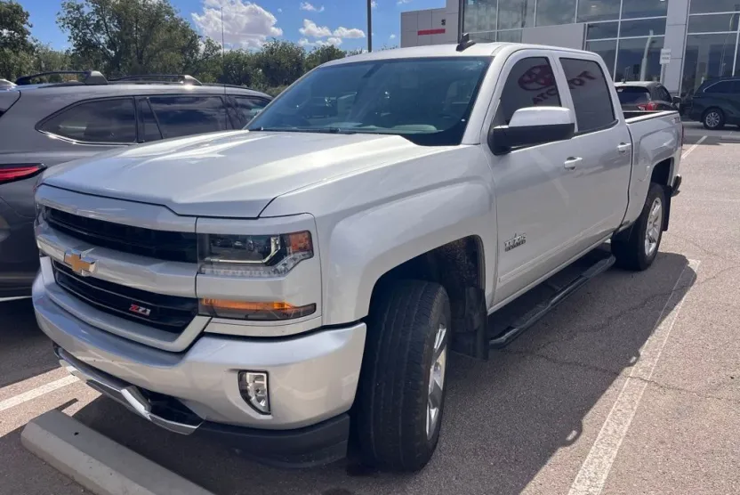 2018 Chevrolet Silverado 1500 LT photo 1