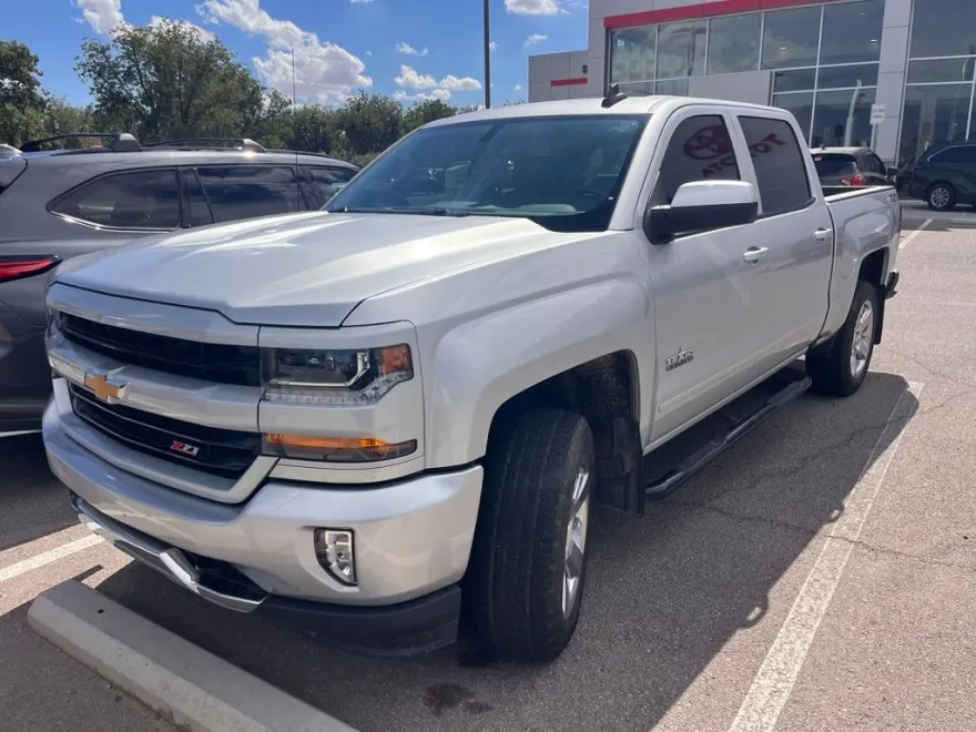 2018 Chevrolet Silverado 1500 LT photo 1