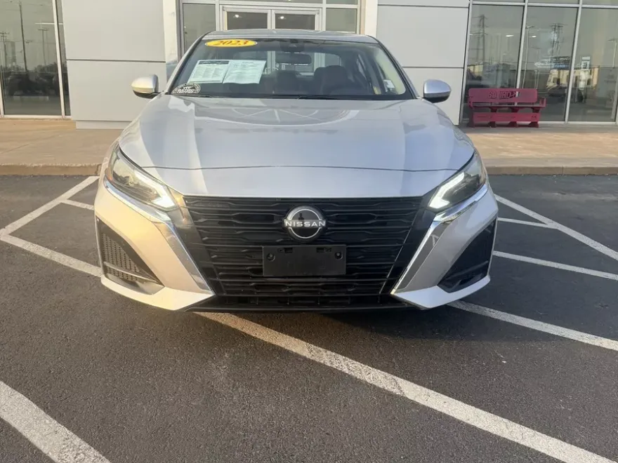 2023 Nissan Altima 2.5 SV photo 1