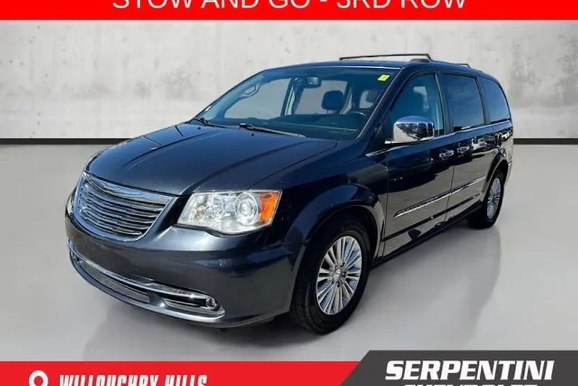 2014 Chrysler Town & Country Limited photo 1