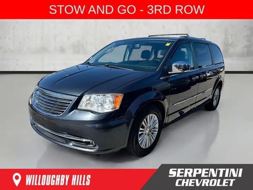 2014 Chrysler Town & Country Limited photo 1