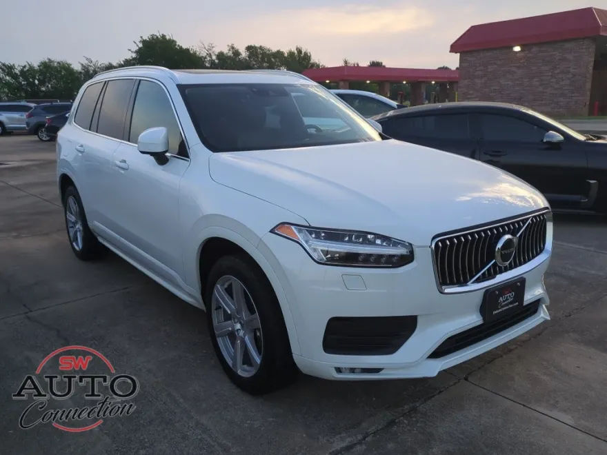 2022 Volvo XC90 T5 Momentum photo 1