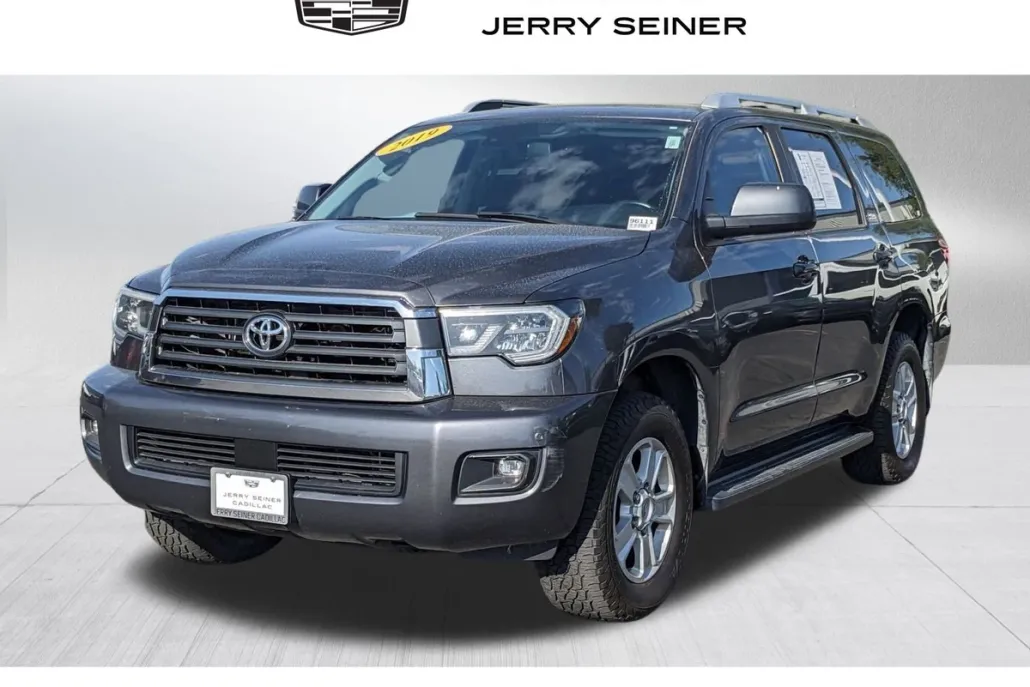 2019 Toyota Sequoia SR5 photo 1