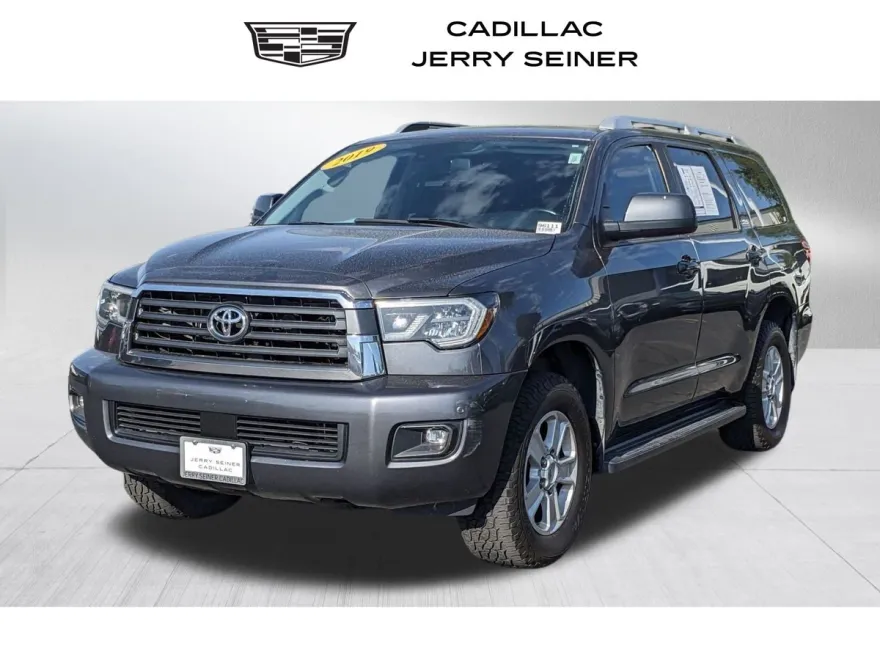 2019 Toyota Sequoia SR5 photo 1