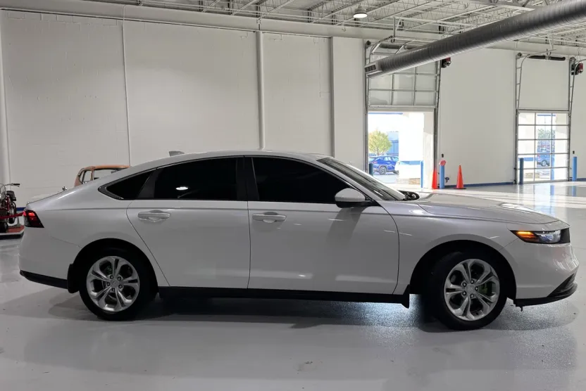2023 Honda Accord LX photo 1