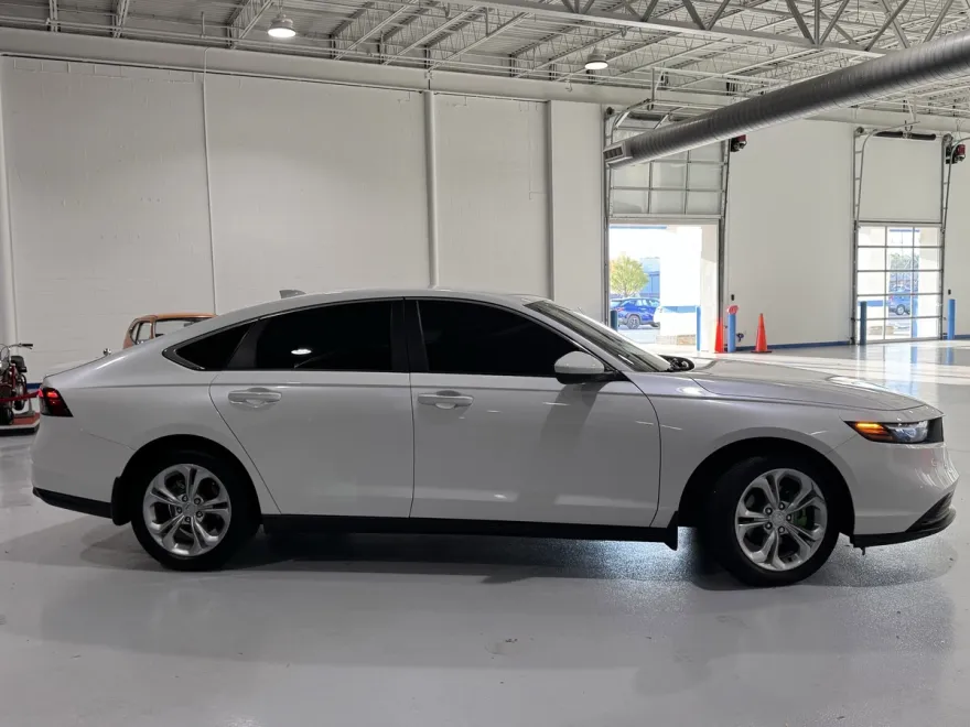 2023 Honda Accord LX photo 1