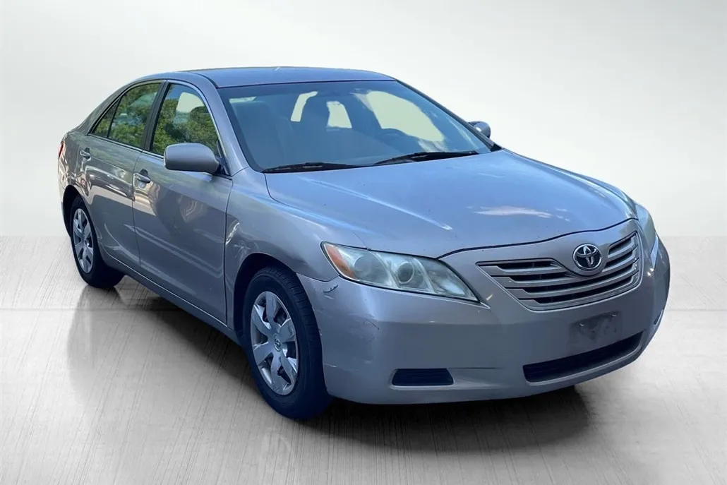 2009 Toyota Camry LE photo 1