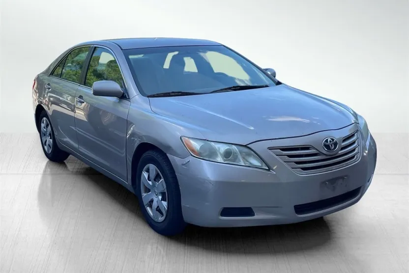 2009 Toyota Camry LE photo 1