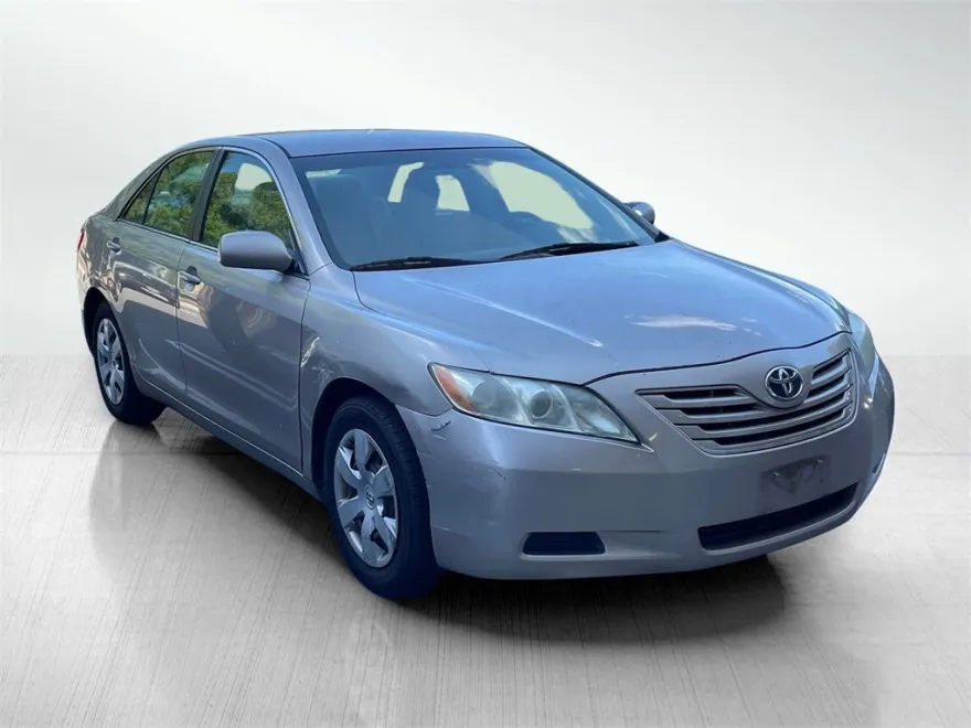 2009 Toyota Camry LE photo 1