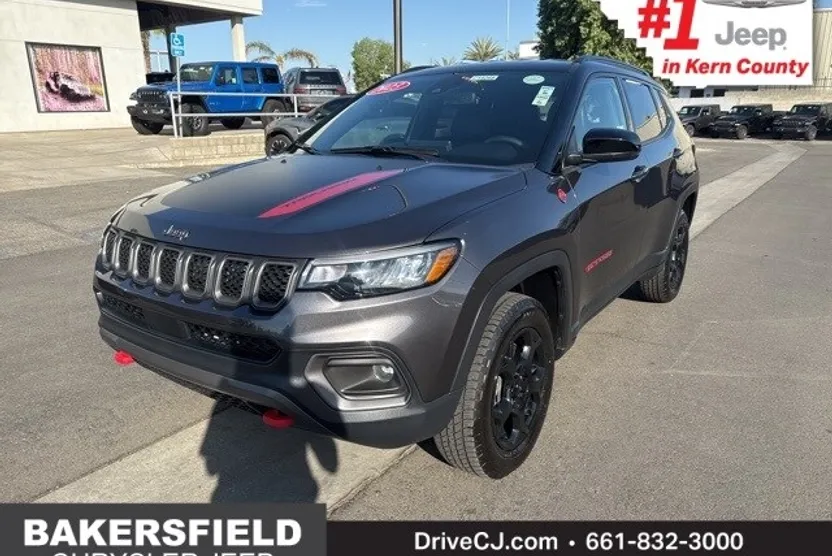 2023 Jeep Compass Trailhawk photo 1