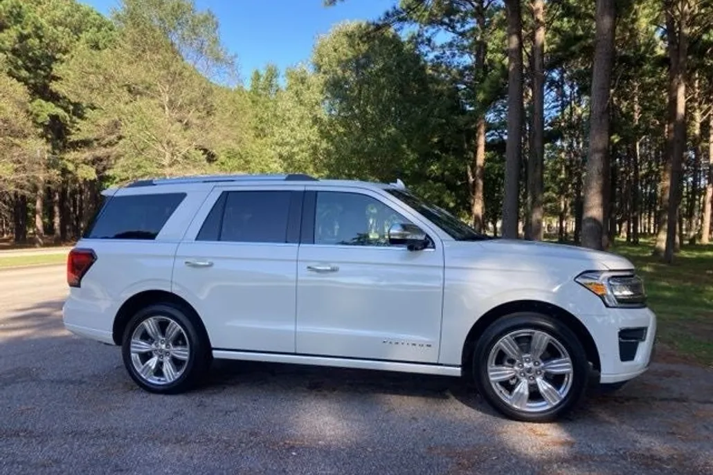 2024 Ford Expedition Platinum photo 1