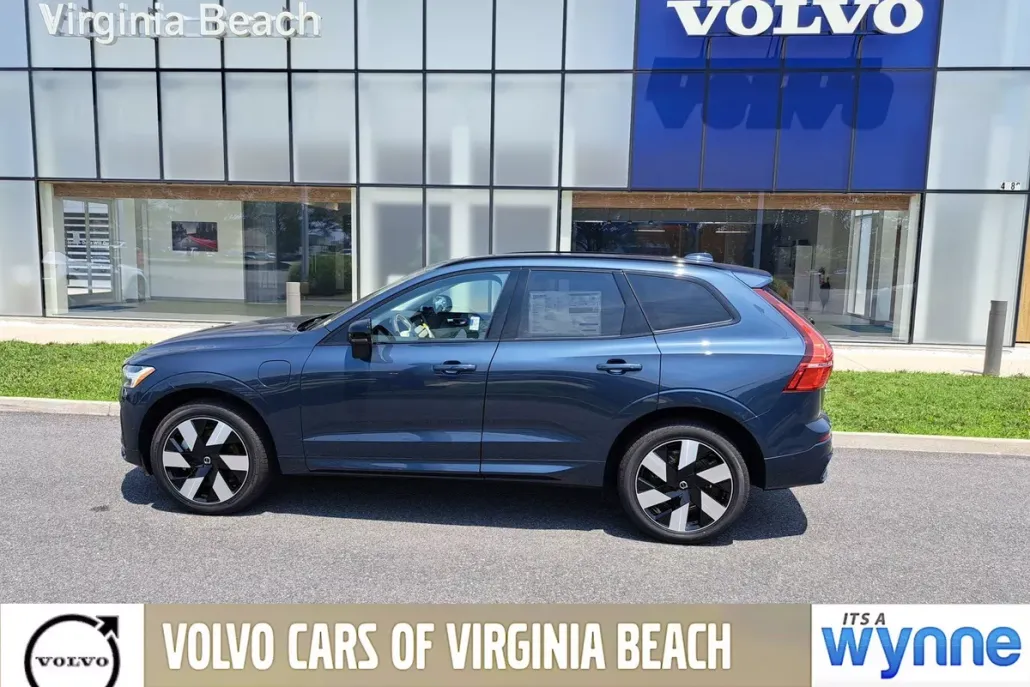 2025 Volvo XC60 T8 Plus photo 1