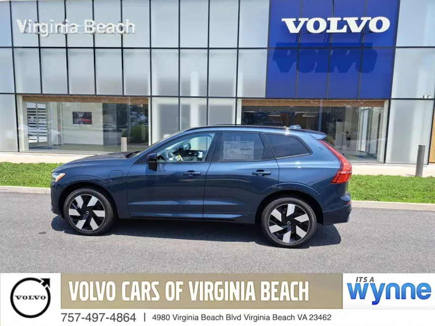 2025 Volvo XC60 T8 Plus photo 1
