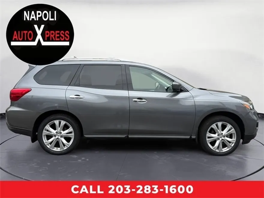 2018 Nissan Pathfinder SL photo 1