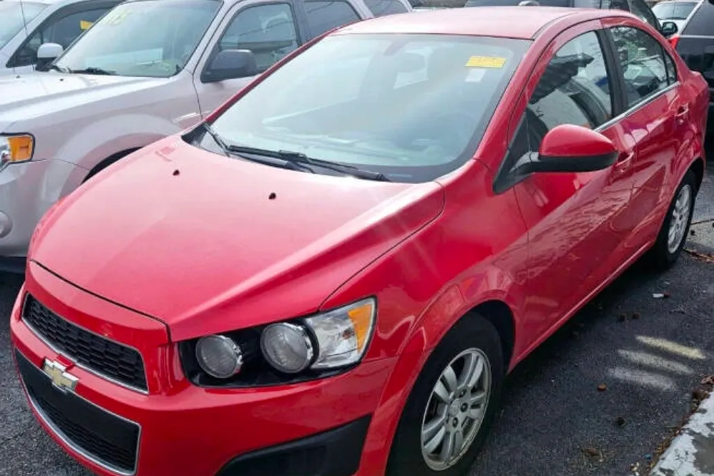 2016 Chevrolet Sonic LT photo 1