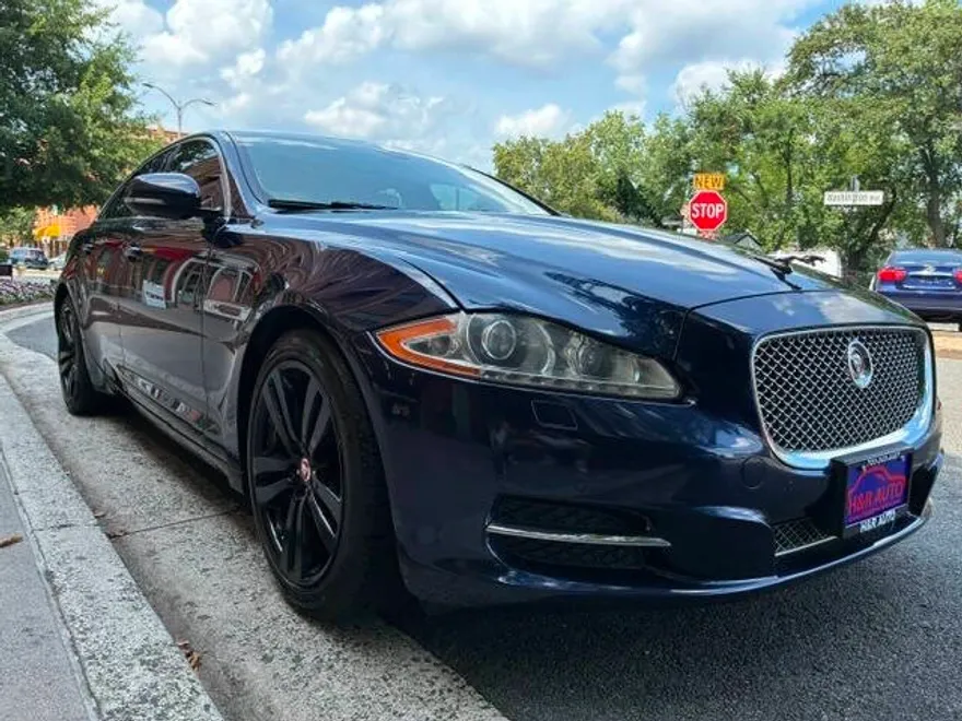 2014 Jaguar XJ photo 1