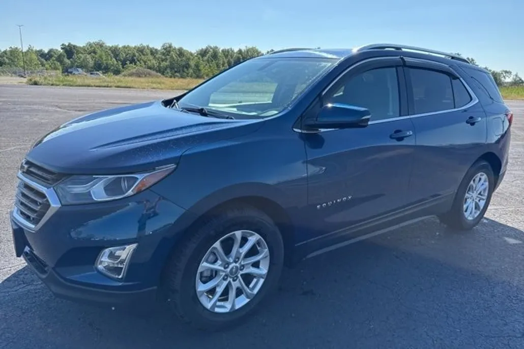 2019 Chevrolet Equinox LT photo 1
