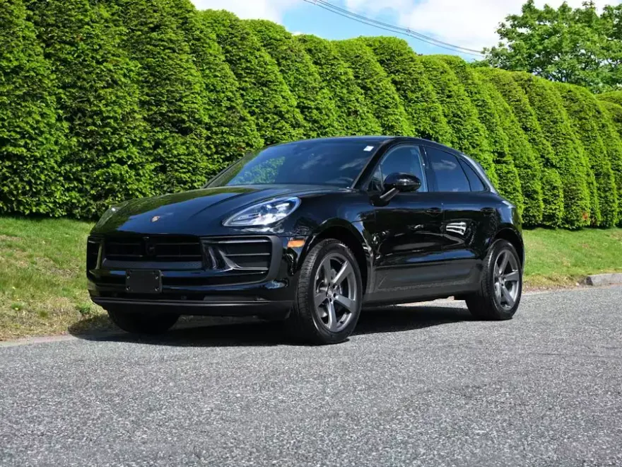 2025 Porsche Macan T photo 1