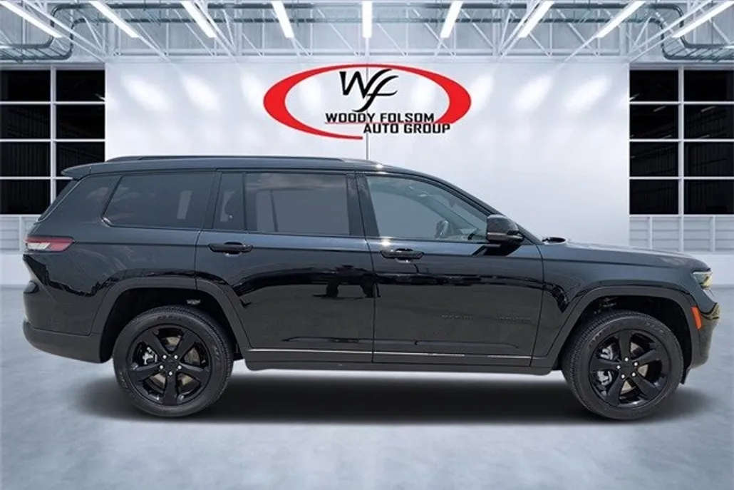 2025 Jeep Grand Cherokee Altitude photo 1