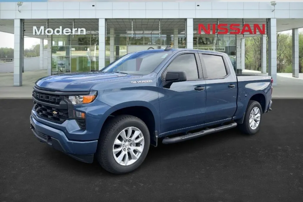 2024 Chevrolet Silverado 1500 Custom photo 1