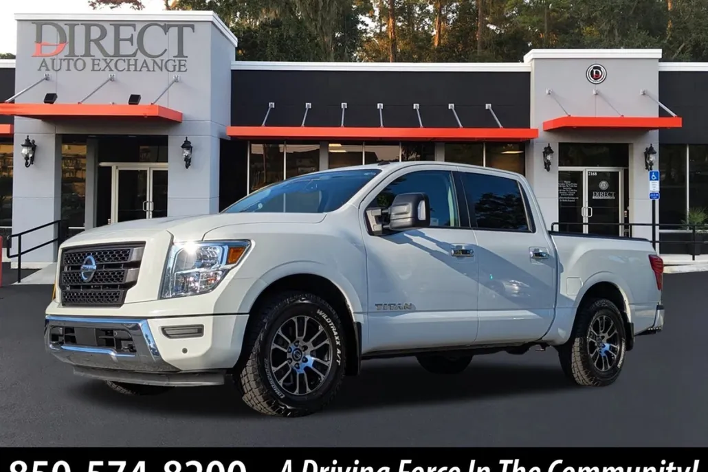 2021 Nissan Titan SV Crew Cab photo 1