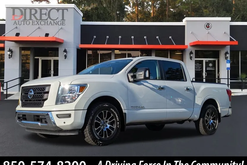 2021 Nissan Titan SV Crew Cab photo 1