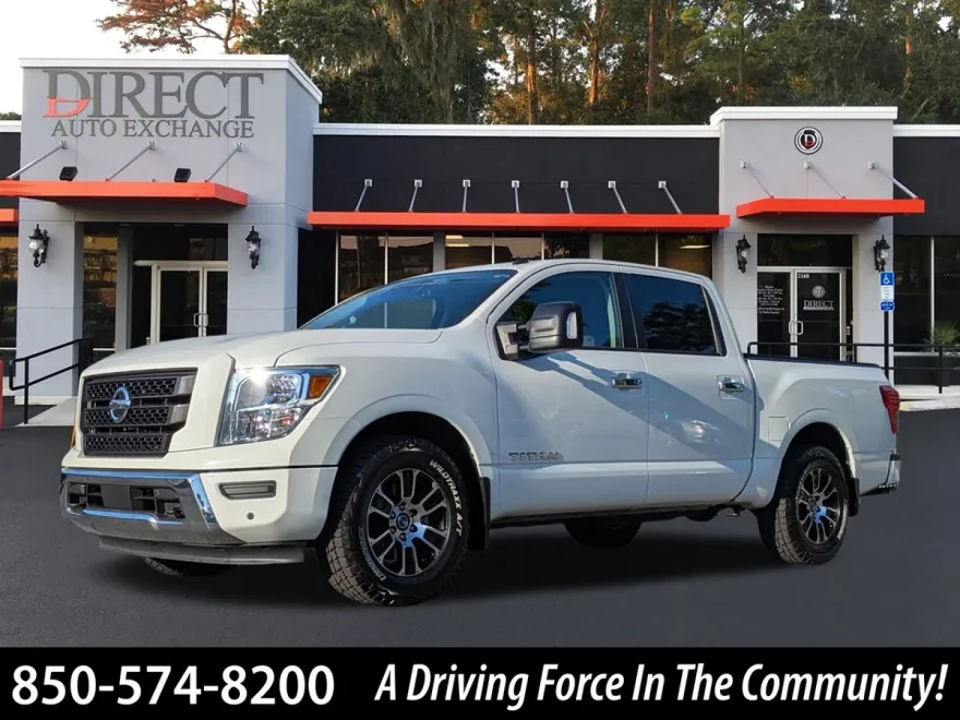 2021 Nissan Titan SV Crew Cab photo 1