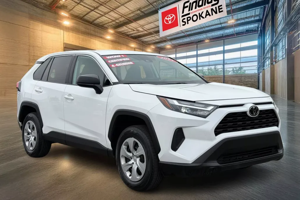 2023 Toyota RAV4 LE photo 1