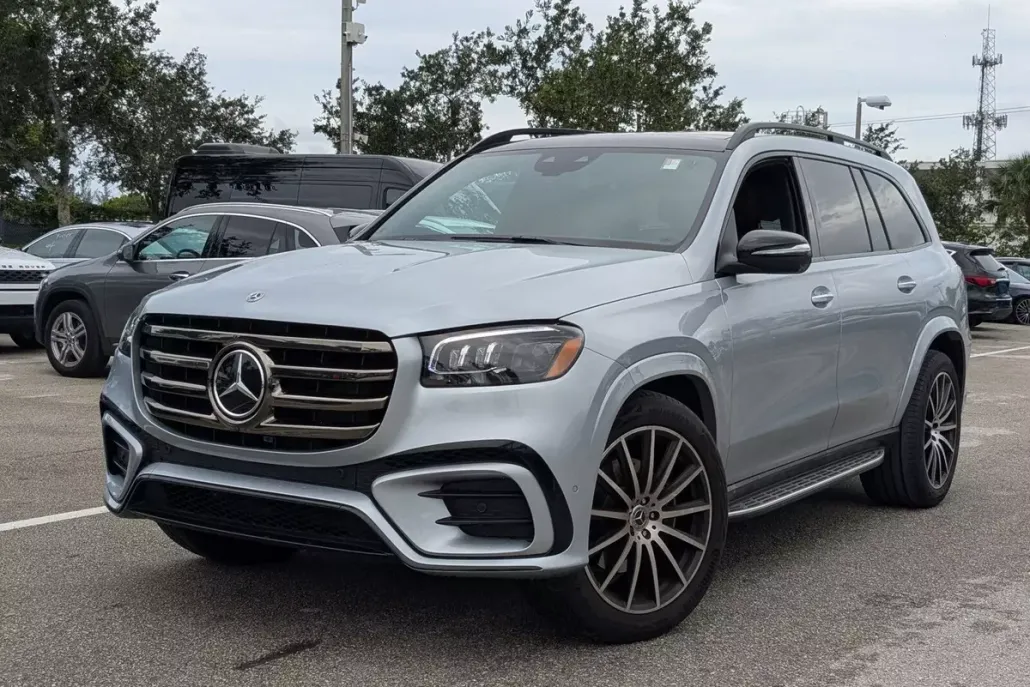 2025 Mercedes Benz GLS 450 4MATIC photo 1